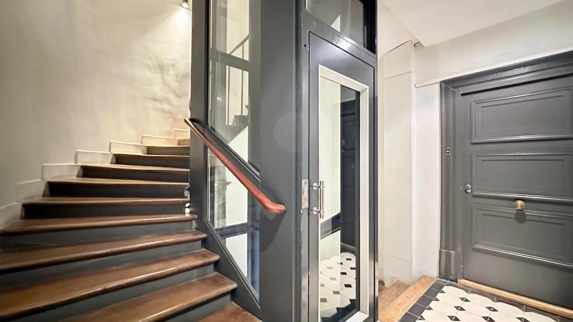 Spacious Luxembourg Garden Family Flat *